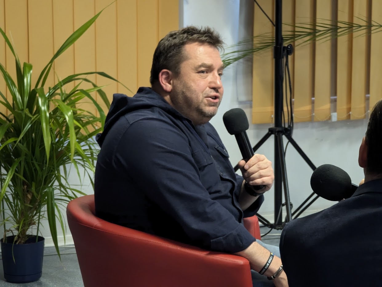„Z pisarzami na tapecie czyli ostrołęckie spotkania literackie” - Bartosz Węglarczyk [02.07.2024] - zdjęcie #4 - eOstroleka.pl