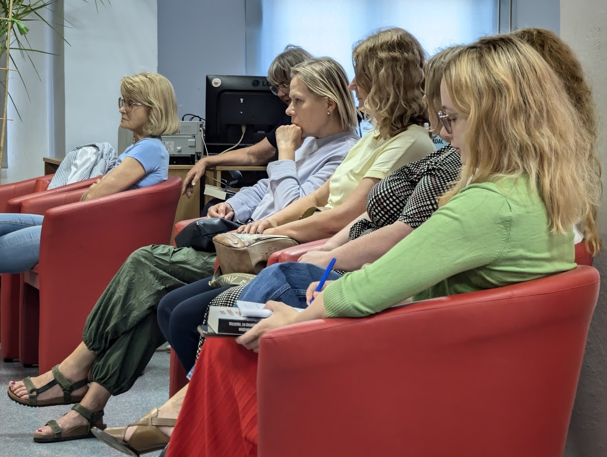 „Z pisarzami na tapecie czyli ostrołęckie spotkania literackie” - Bartosz Węglarczyk [02.07.2024] - zdjęcie #2 - eOstroleka.pl
