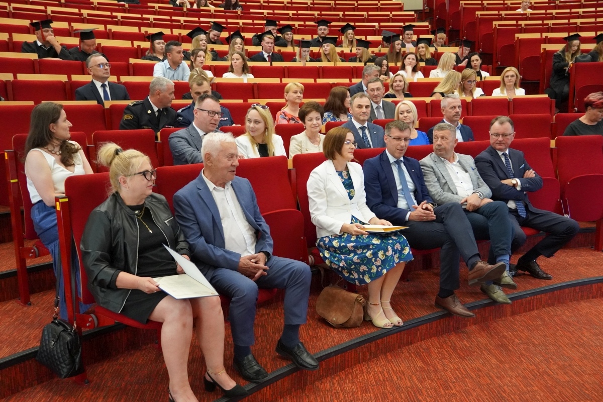 Rozdanie dyplomów absolwentom WSAP w Ostrołęce [05.07.2024] - zdjęcie #133 - eOstroleka.pl