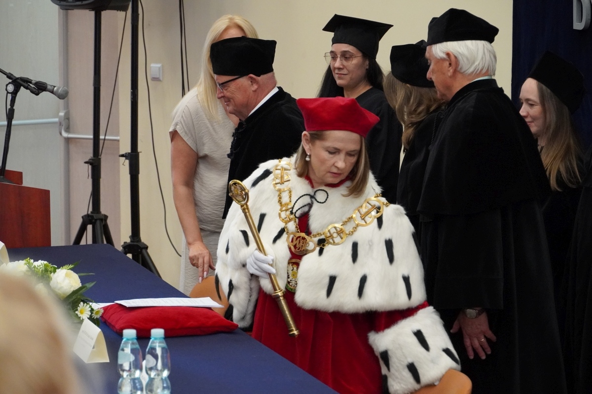 Rozdanie dyplomów absolwentom WSAP w Ostrołęce [05.07.2024] - zdjęcie #118 - eOstroleka.pl