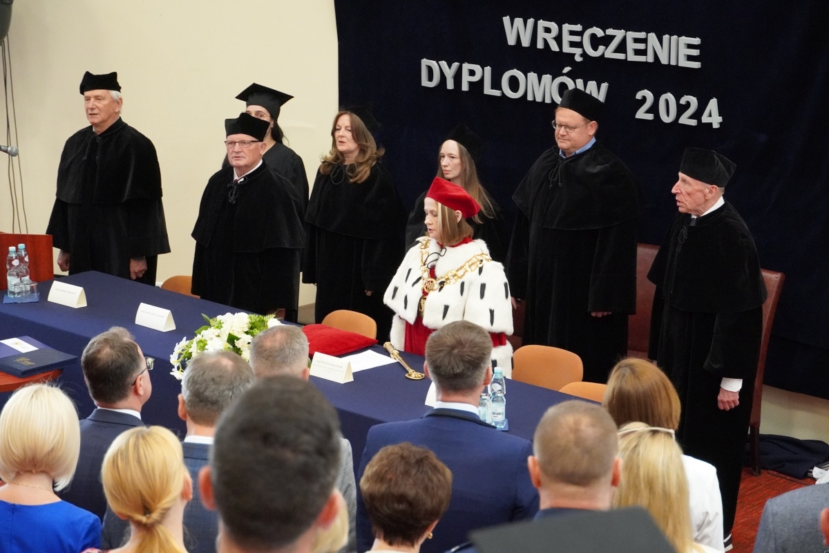 Rozdanie dyplomów absolwentom WSAP w Ostrołęce [05.07.2024] - zdjęcie #116 - eOstroleka.pl