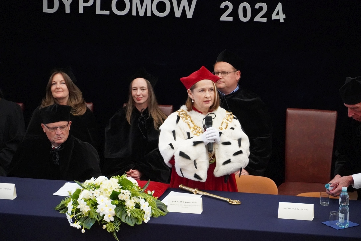 Rozdanie dyplomów absolwentom WSAP w Ostrołęce [05.07.2024] - zdjęcie #113 - eOstroleka.pl