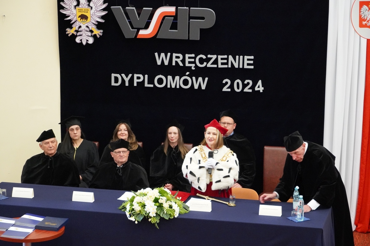 Rozdanie dyplomów absolwentom WSAP w Ostrołęce [05.07.2024] - zdjęcie #112 - eOstroleka.pl