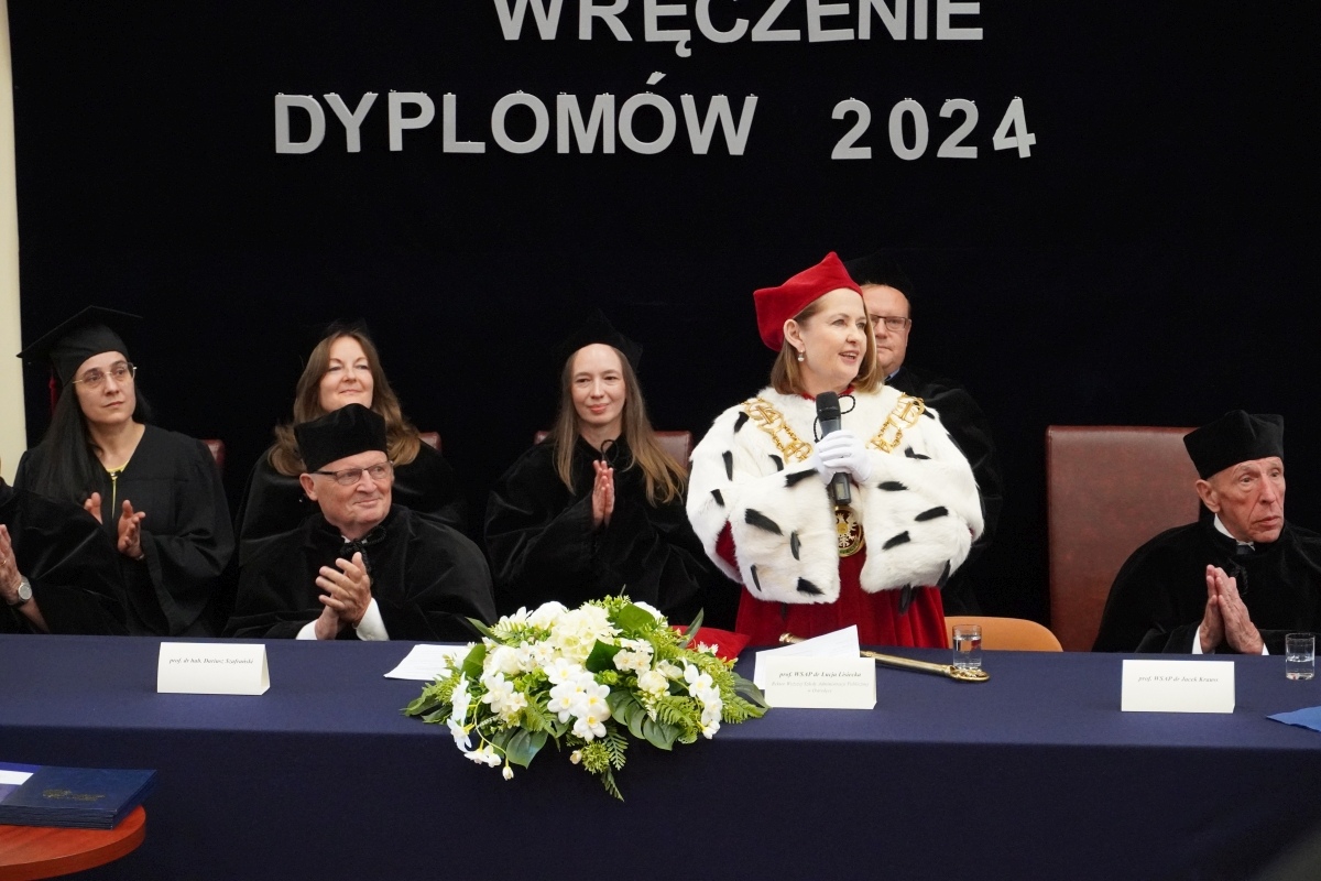 Rozdanie dyplomów absolwentom WSAP w Ostrołęce [05.07.2024] - zdjęcie #110 - eOstroleka.pl