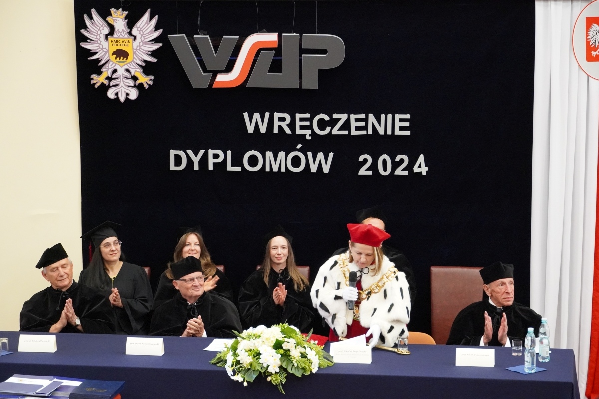 Rozdanie dyplomów absolwentom WSAP w Ostrołęce [05.07.2024] - zdjęcie #109 - eOstroleka.pl