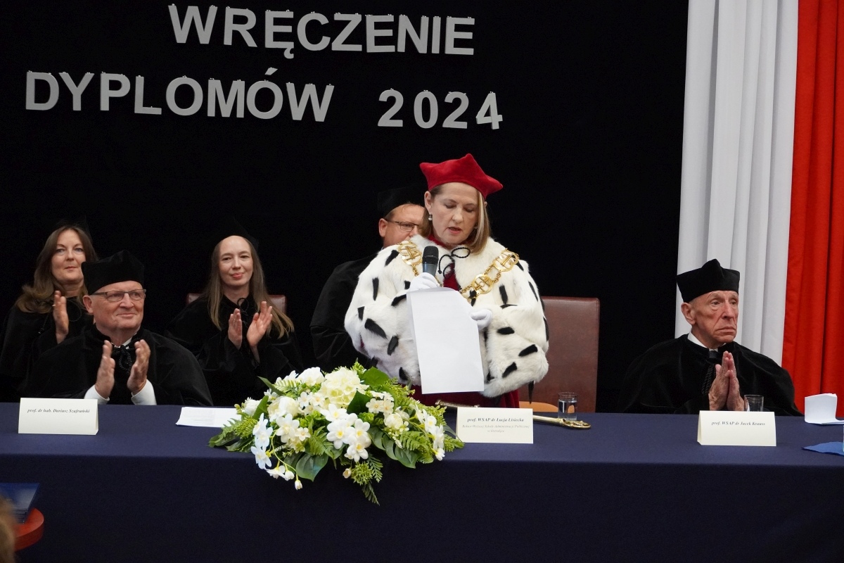 Rozdanie dyplomów absolwentom WSAP w Ostrołęce [05.07.2024] - zdjęcie #104 - eOstroleka.pl