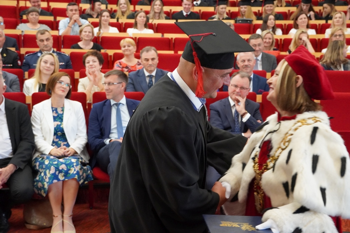 Rozdanie dyplomów absolwentom WSAP w Ostrołęce [05.07.2024] - zdjęcie #90 - eOstroleka.pl