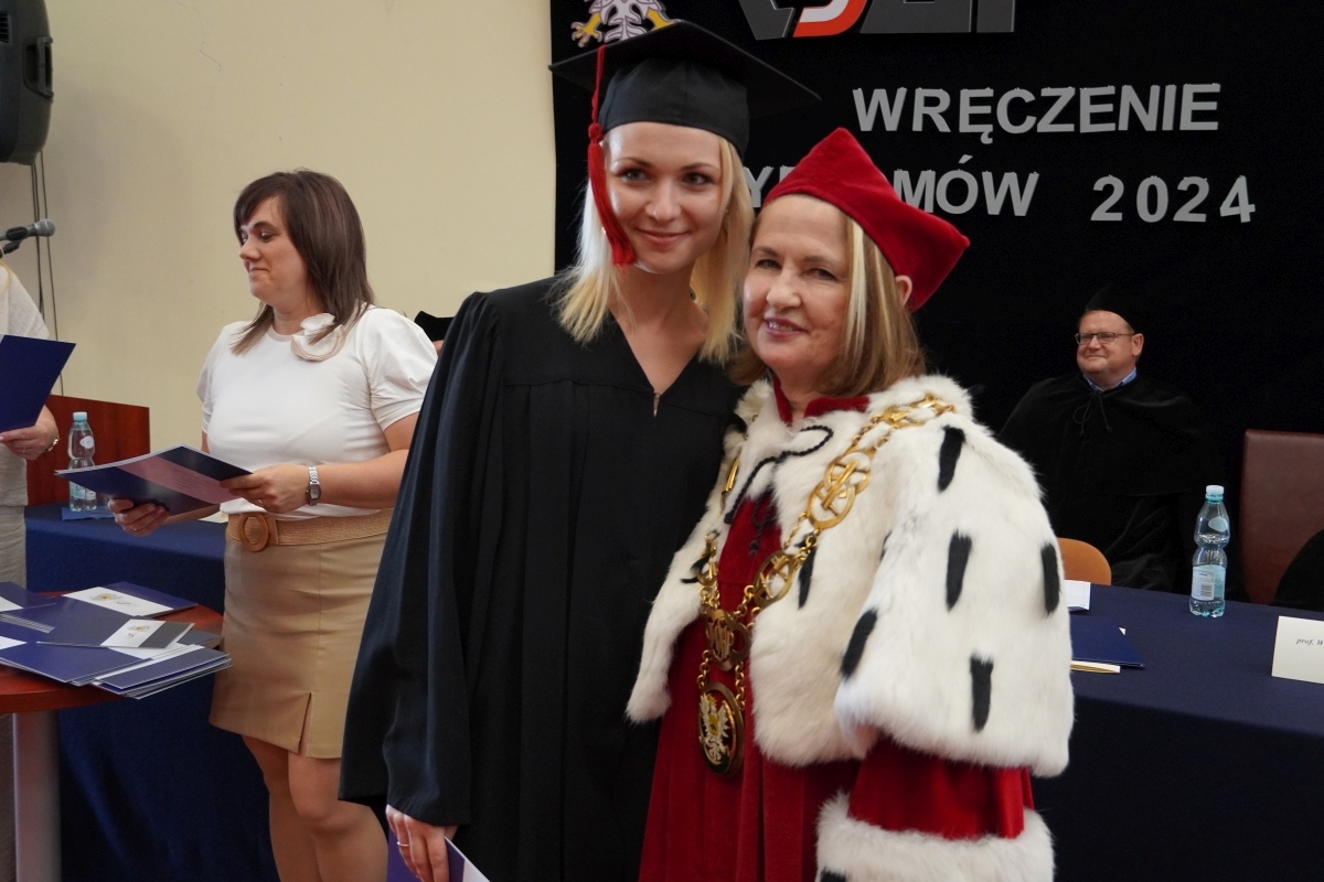 Rozdanie dyplomów absolwentom WSAP w Ostrołęce [05.07.2024] - zdjęcie #80 - eOstroleka.pl