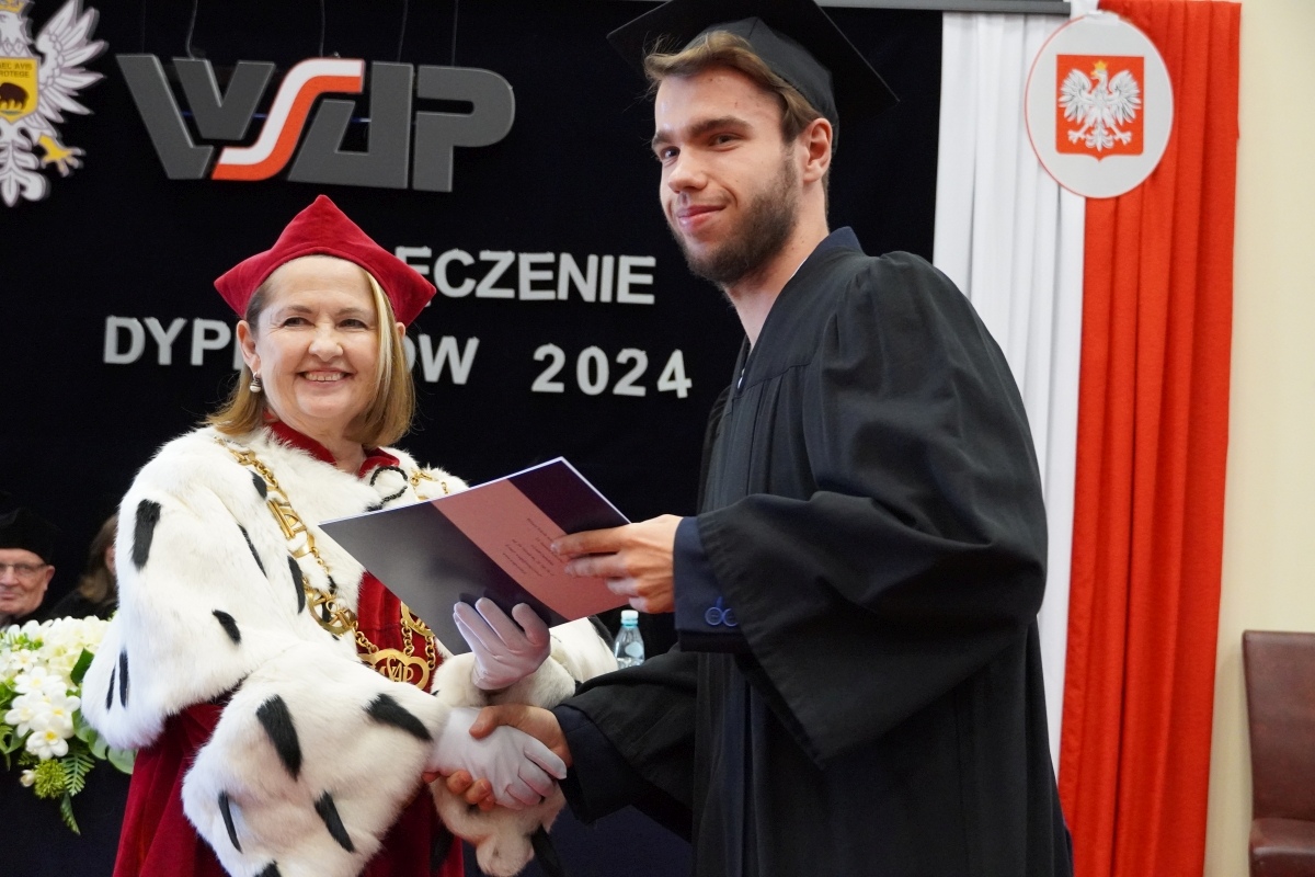 Rozdanie dyplomów absolwentom WSAP w Ostrołęce [05.07.2024] - zdjęcie #54 - eOstroleka.pl