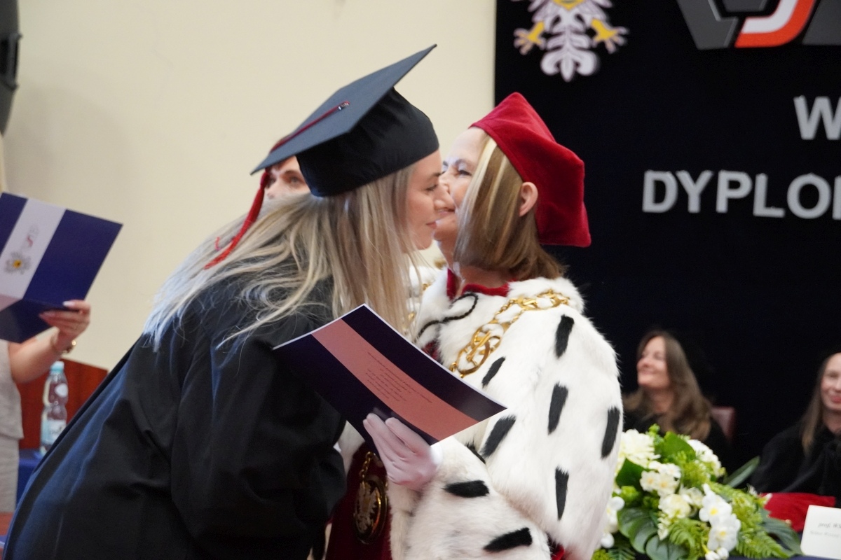 Rozdanie dyplomów absolwentom WSAP w Ostrołęce [05.07.2024] - zdjęcie #73 - eOstroleka.pl