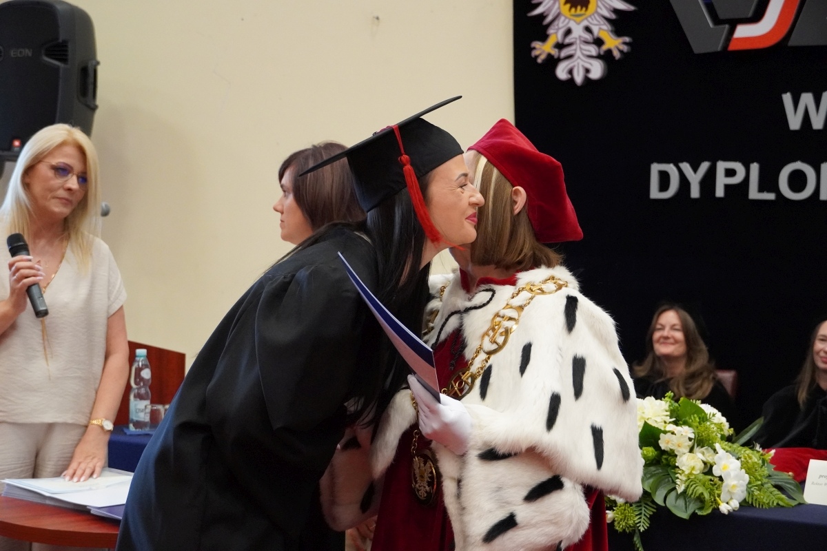 Rozdanie dyplomów absolwentom WSAP w Ostrołęce [05.07.2024] - zdjęcie #67 - eOstroleka.pl