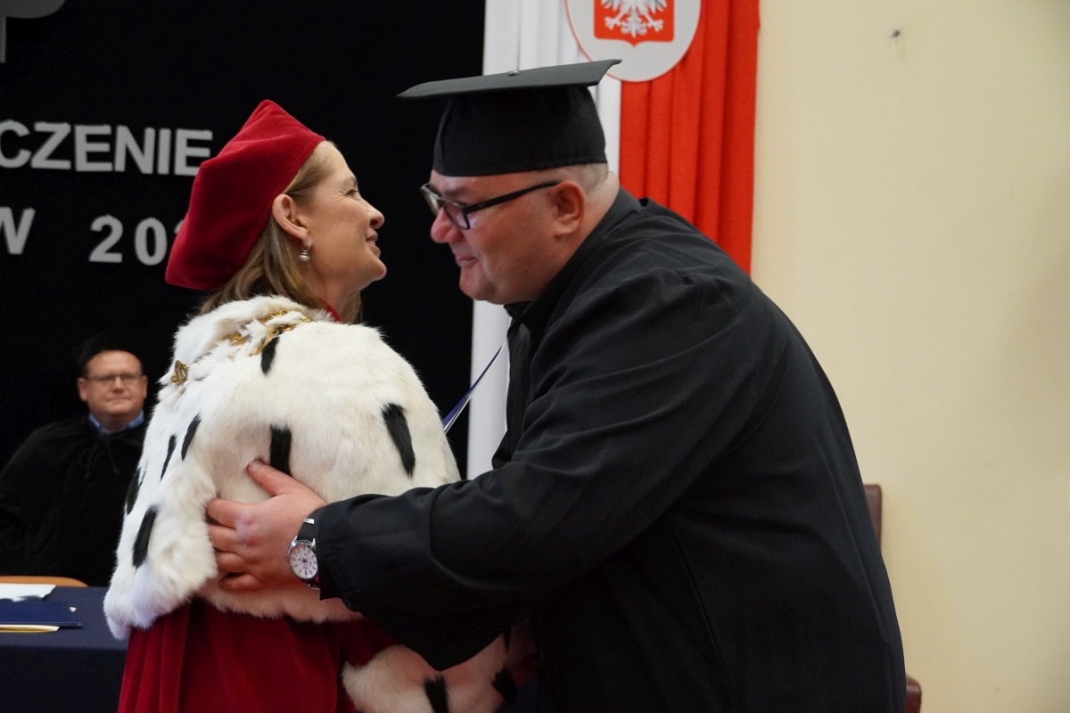 Rozdanie dyplomów absolwentom WSAP w Ostrołęce [05.07.2024] - zdjęcie #48 - eOstroleka.pl