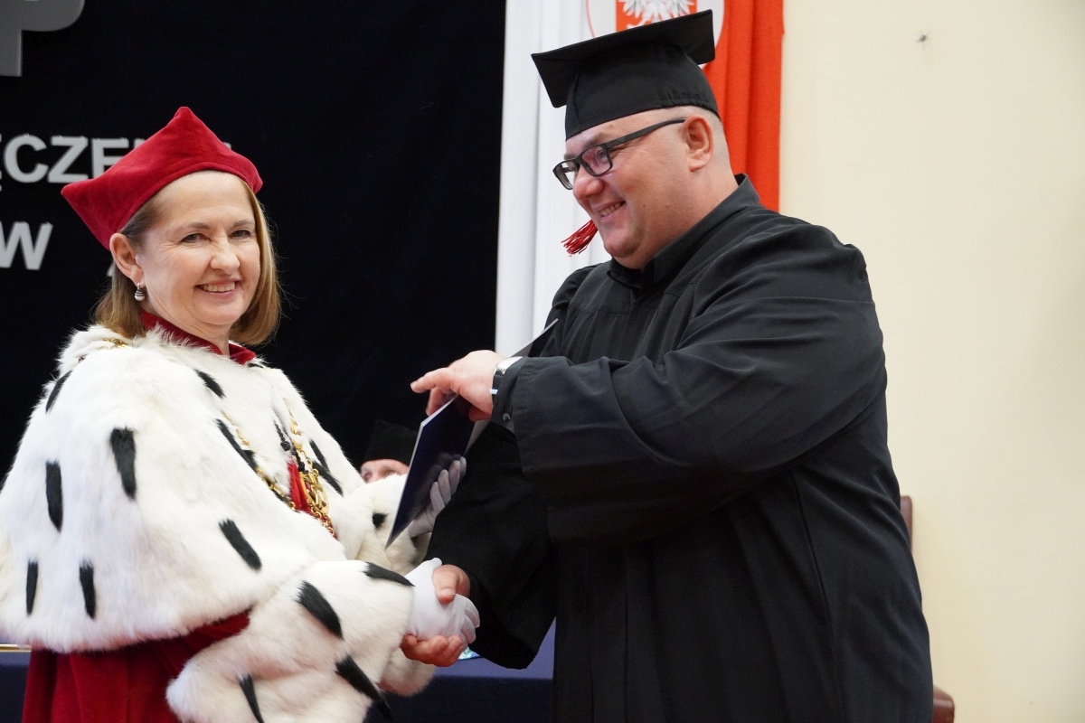 Rozdanie dyplomów absolwentom WSAP w Ostrołęce [05.07.2024] - zdjęcie #46 - eOstroleka.pl