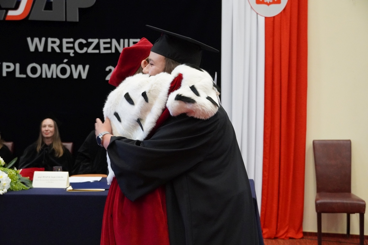 Rozdanie dyplomów absolwentom WSAP w Ostrołęce [05.07.2024] - zdjęcie #44 - eOstroleka.pl