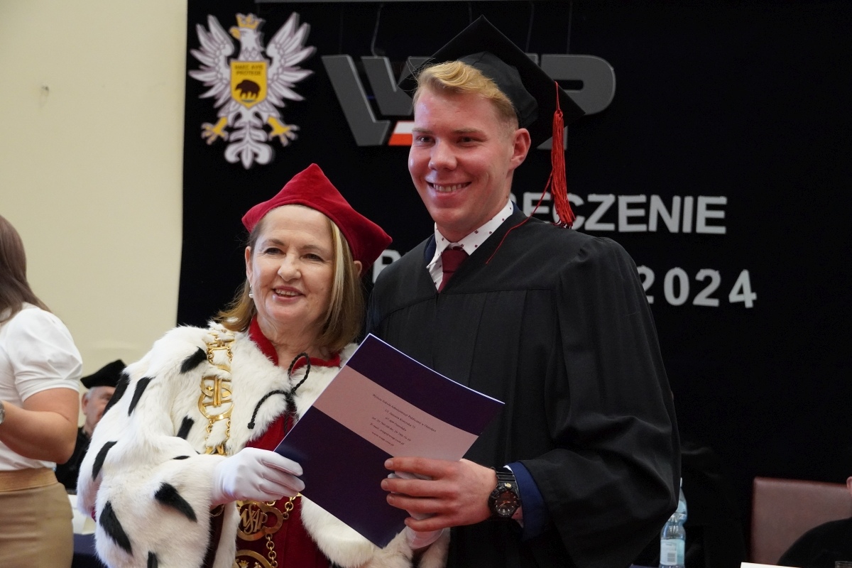Rozdanie dyplomów absolwentom WSAP w Ostrołęce [05.07.2024] - zdjęcie #27 - eOstroleka.pl