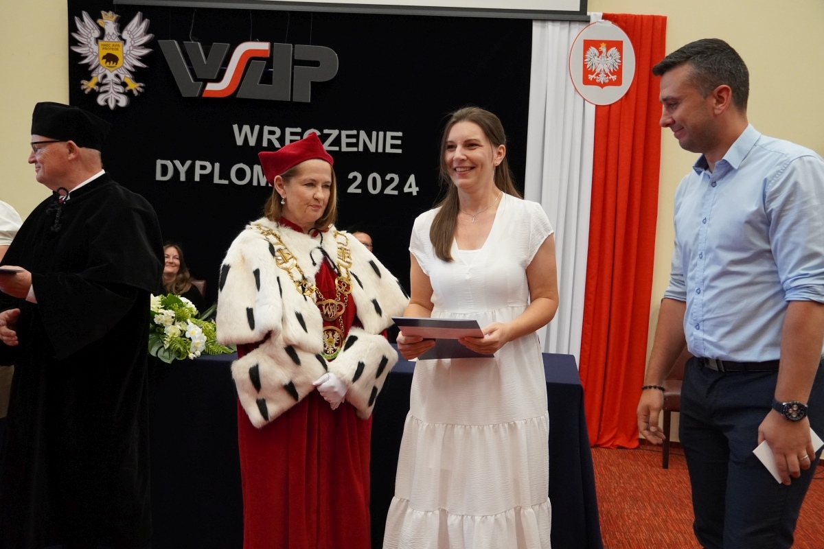 Rozdanie dyplomów absolwentom WSAP w Ostrołęce [05.07.2024] - zdjęcie #13 - eOstroleka.pl