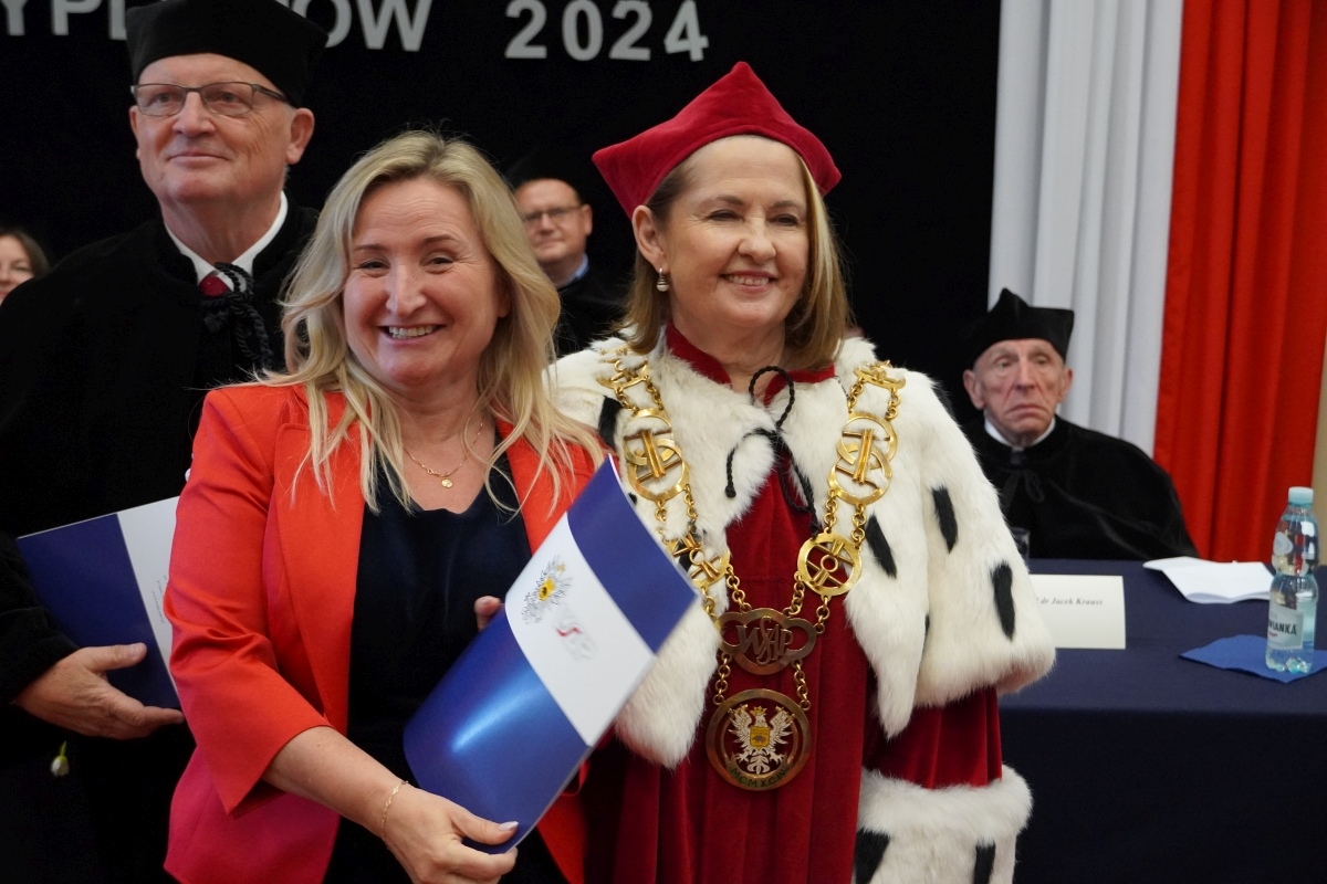Rozdanie dyplomów absolwentom WSAP w Ostrołęce [05.07.2024] - zdjęcie #7 - eOstroleka.pl