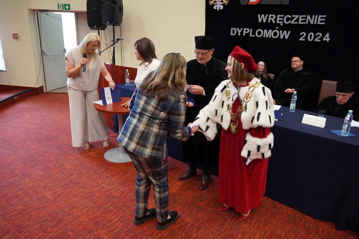 Rozdanie dyplomów absolwentom WSAP w Ostrołęce [05.07.2024] - zdjęcie #47 - eOstroleka.pl