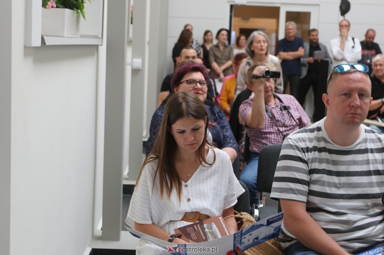 Otwarcie wystaw w Muzeum Kultury Kurpiowskiej [05.07.2024] - zdjęcie #3 - eOstroleka.pl