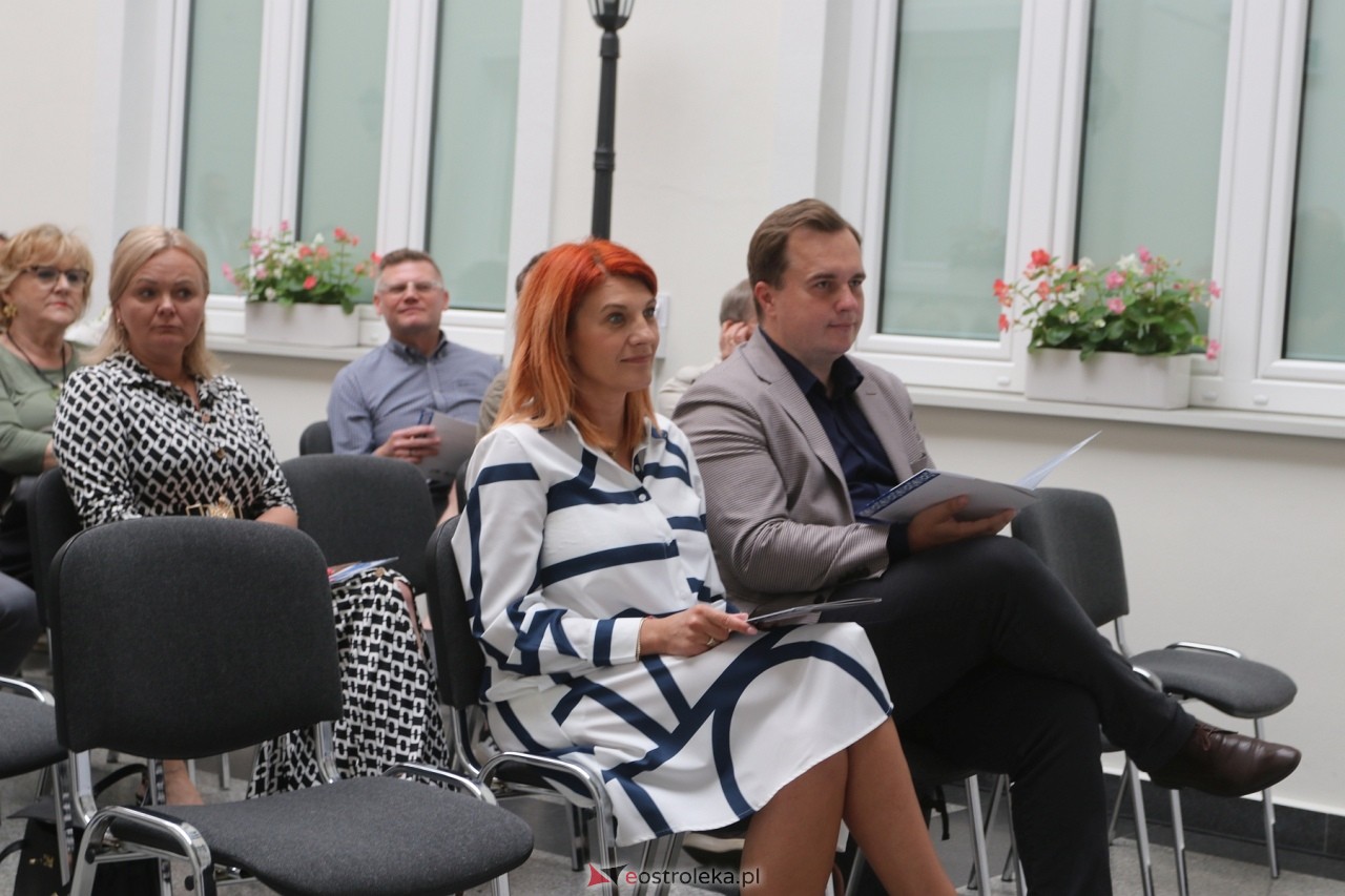 Otwarcie wystaw w Muzeum Kultury Kurpiowskiej [05.07.2024] - zdjęcie #2 - eOstroleka.pl