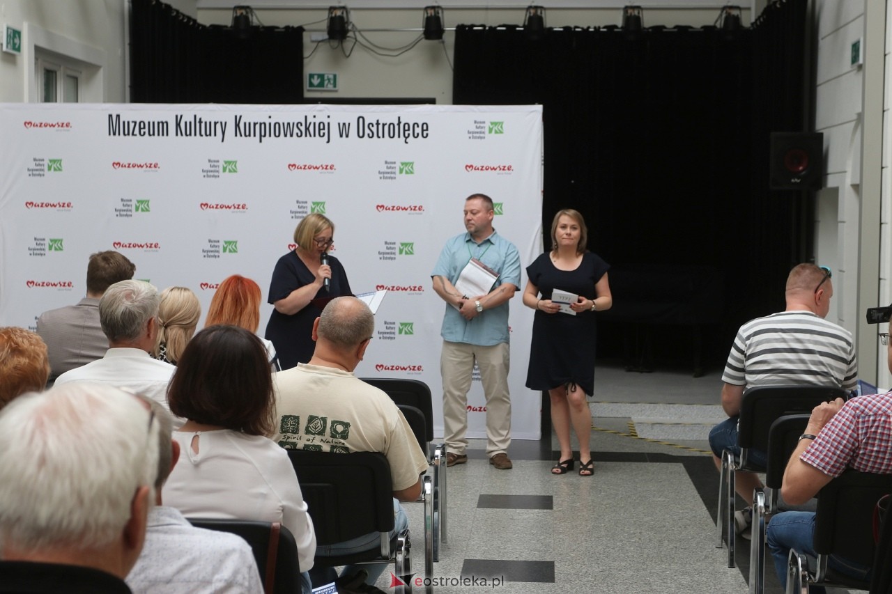 Otwarcie wystaw w Muzeum Kultury Kurpiowskiej [05.07.2024] - zdjęcie #1 - eOstroleka.pl