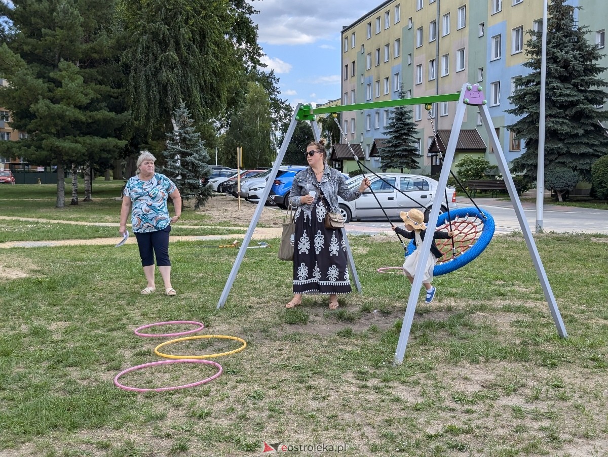 Radosny Świetlicobus na osiedlu Centrum [05.07.2024] - zdjęcie #21 - eOstroleka.pl