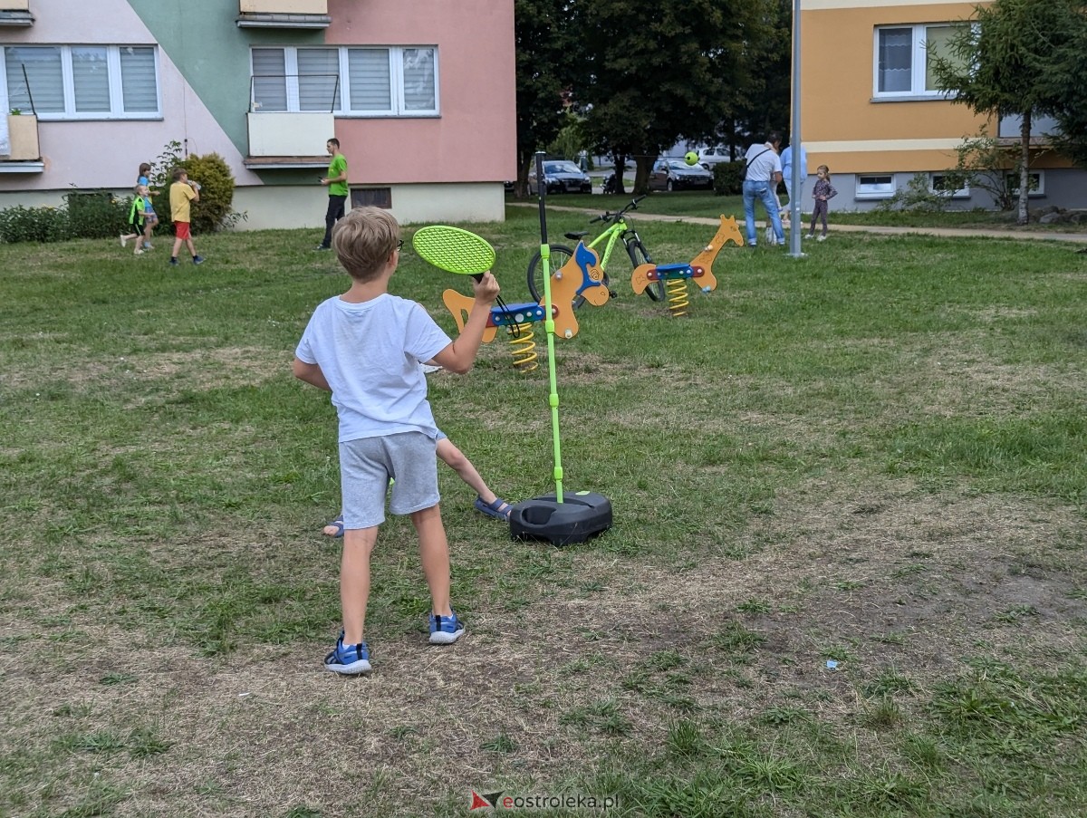 Radosny Świetlicobus na osiedlu Centrum [05.07.2024] - zdjęcie #19 - eOstroleka.pl