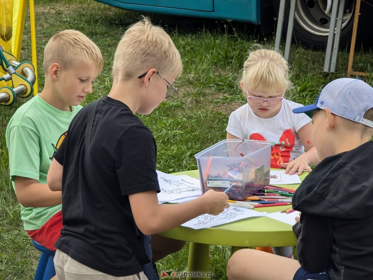 Radosny Świetlicobus na osiedlu Centrum [05.07.2024] - zdjęcie #15 - eOstroleka.pl