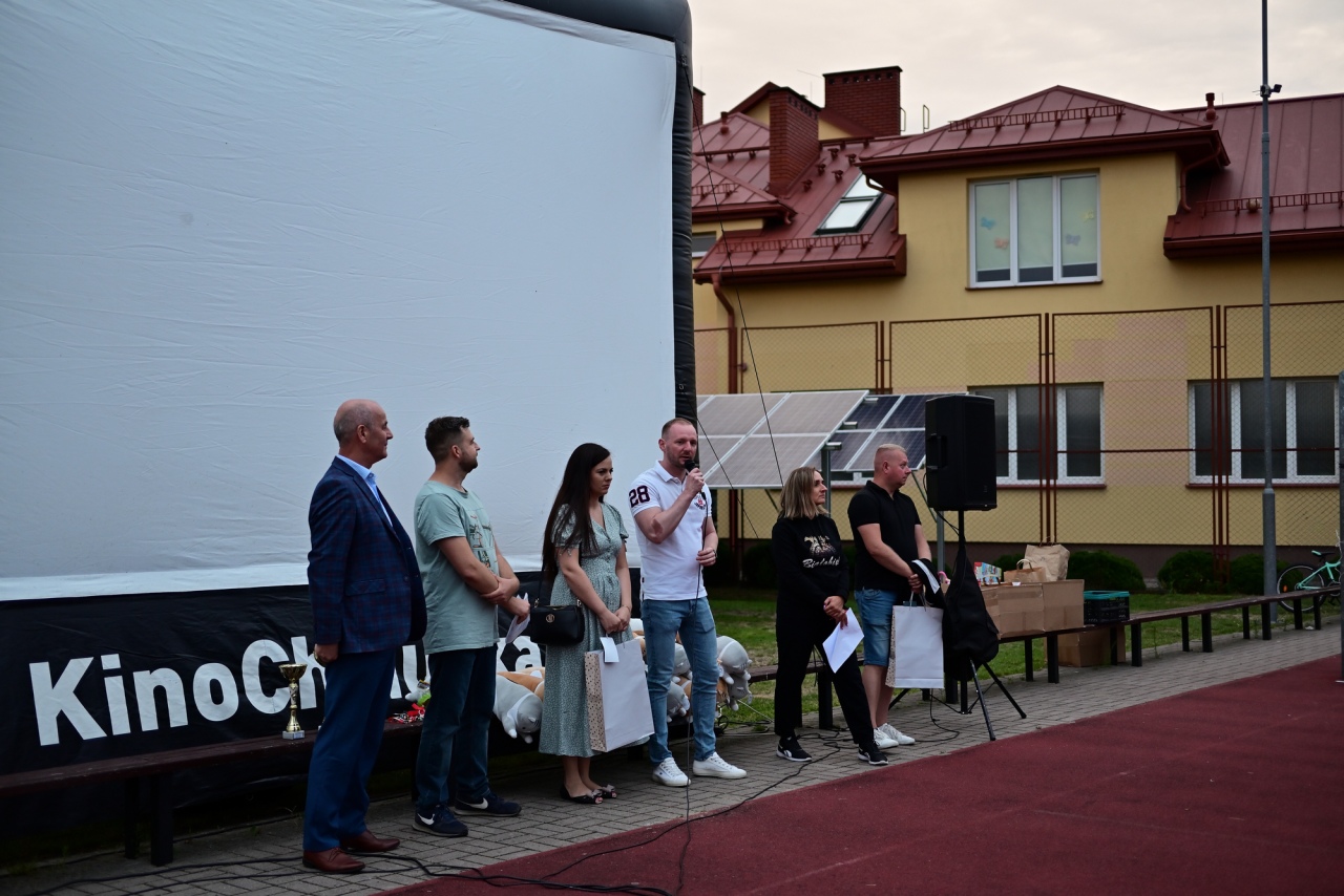 Kino plenerowe Po sąsiedzku w Białobieli [07.07.2024] - zdjęcie #37 - eOstroleka.pl
