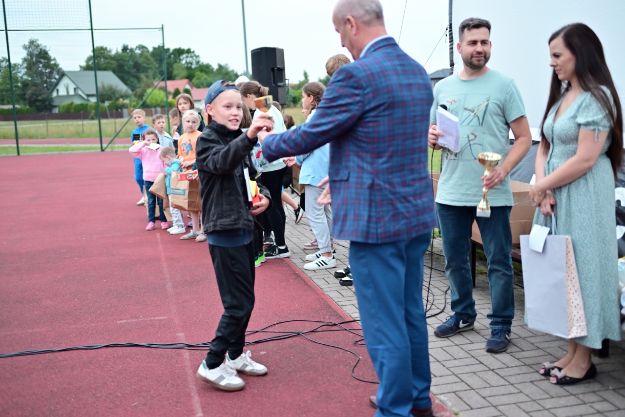 Kino plenerowe Po sąsiedzku w Białobieli [07.07.2024] - zdjęcie #29 - eOstroleka.pl