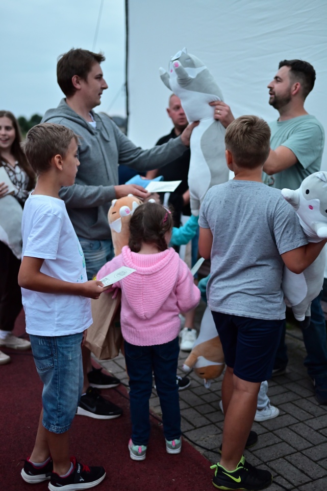 Kino plenerowe Po sąsiedzku w Białobieli [07.07.2024] - zdjęcie #24 - eOstroleka.pl