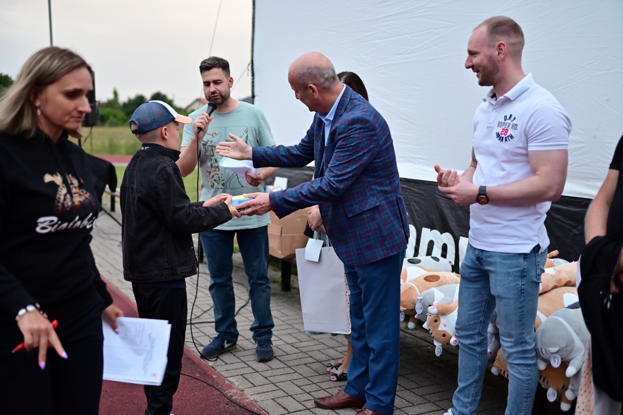 Kino plenerowe Po sąsiedzku w Białobieli [07.07.2024] - zdjęcie #21 - eOstroleka.pl