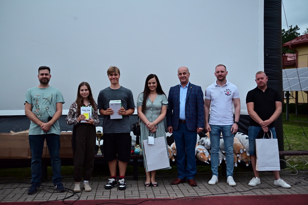 Kino plenerowe Po sąsiedzku w Białobieli [07.07.2024] - zdjęcie #11 - eOstroleka.pl