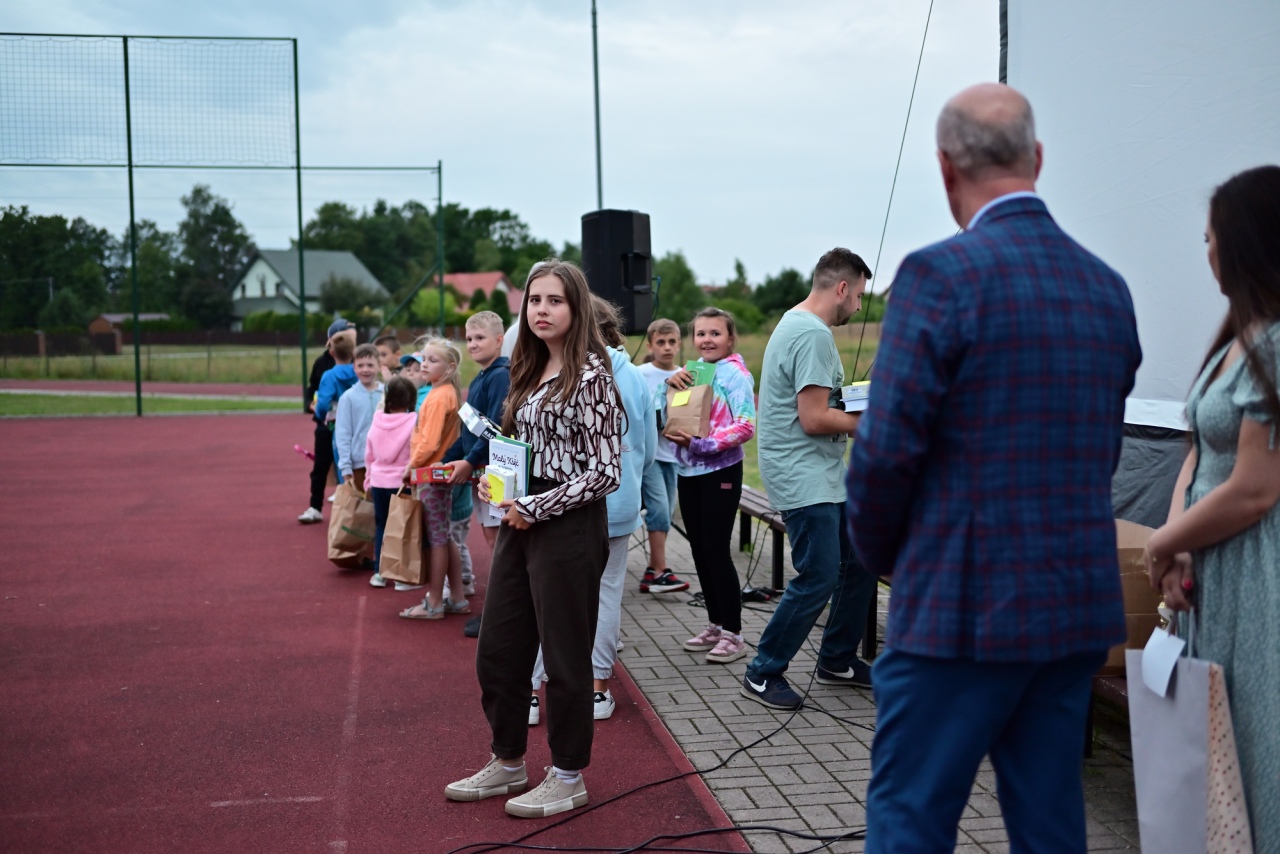 Kino plenerowe Po sąsiedzku w Białobieli [07.07.2024] - zdjęcie #5 - eOstroleka.pl