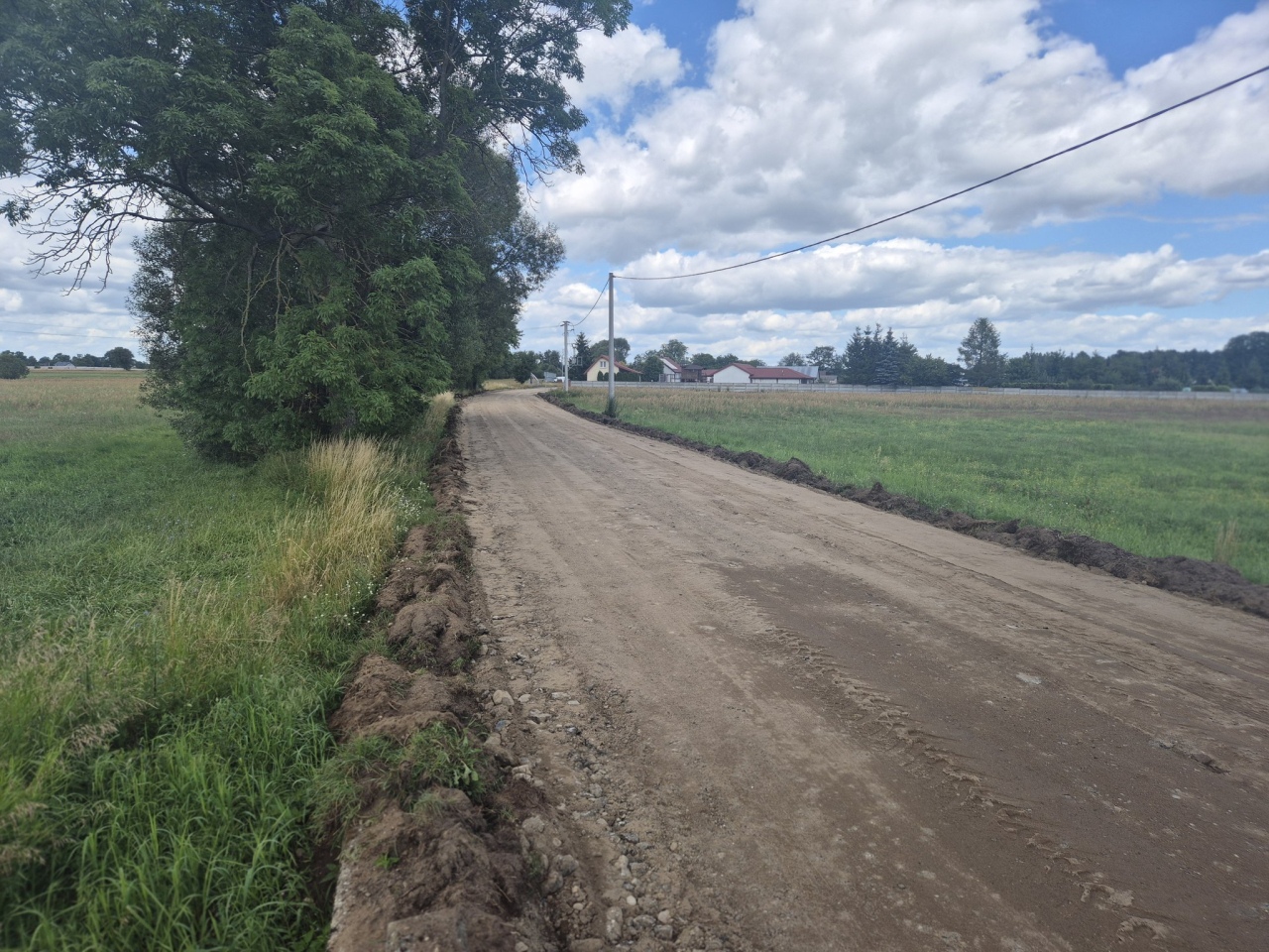 Nowa nawierzchnia na trasie Grodzisk - Janki [08.07.2024] - zdjęcie #14 - eOstroleka.pl