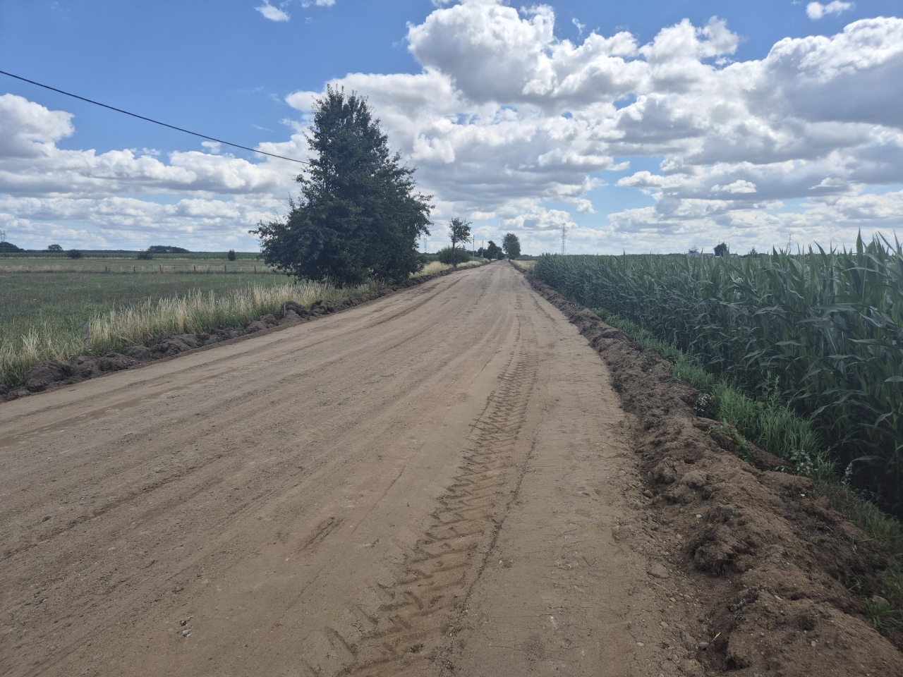Nowa nawierzchnia na trasie Grodzisk - Janki [08.07.2024] - zdjęcie #11 - eOstroleka.pl