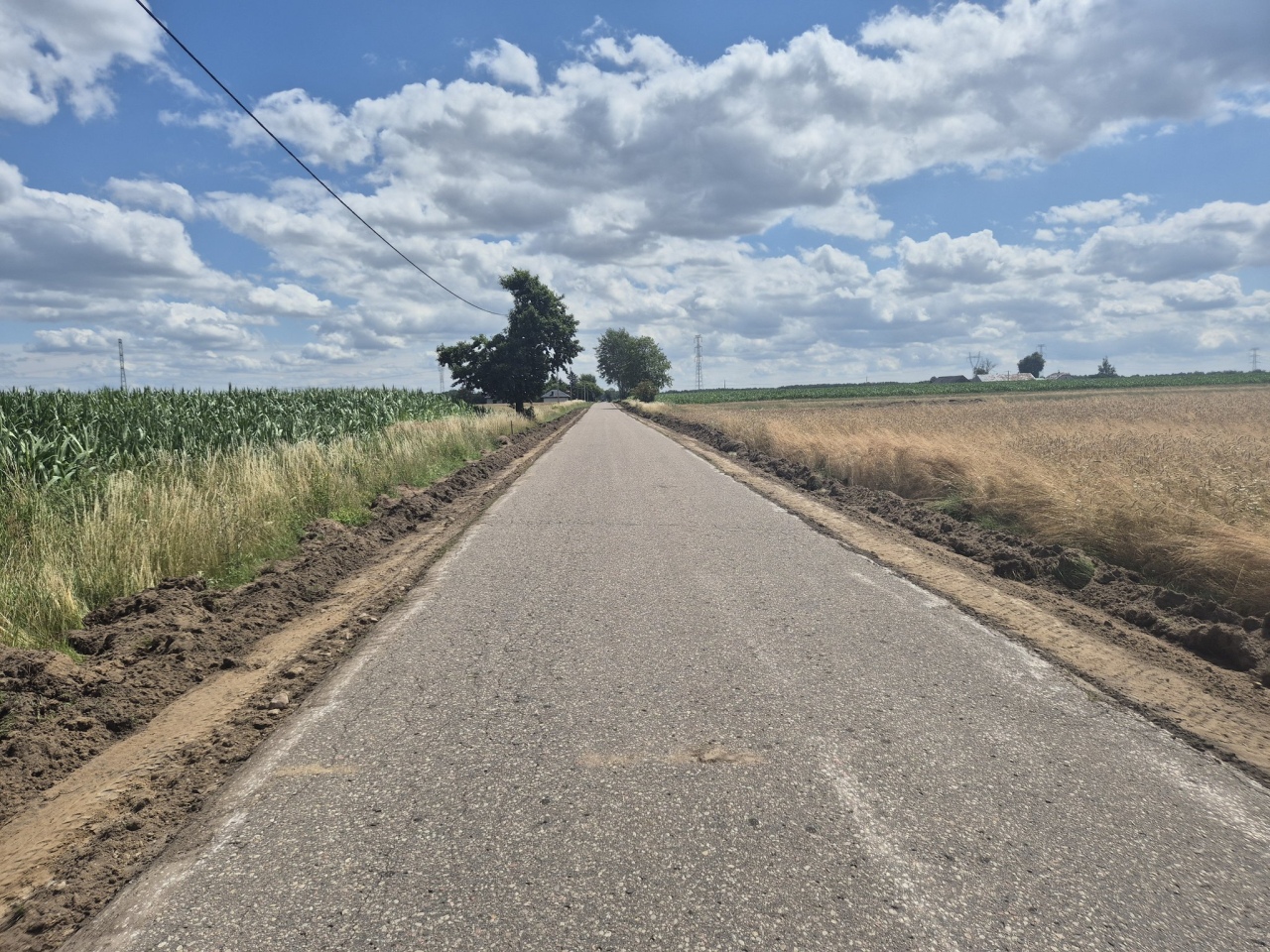 Nowa nawierzchnia na trasie Grodzisk - Janki [08.07.2024] - zdjęcie #6 - eOstroleka.pl