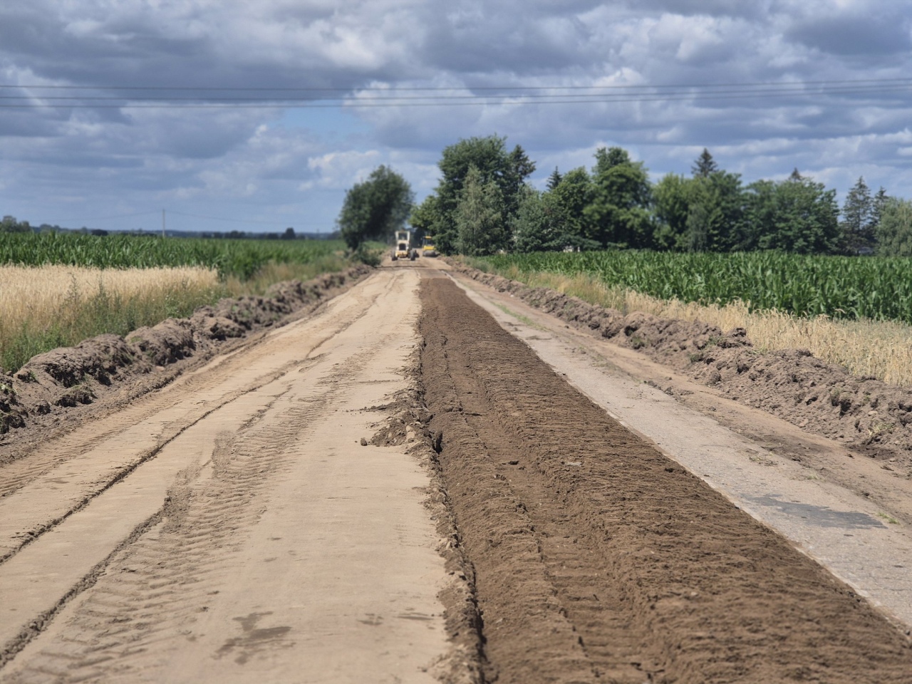 Nowa nawierzchnia na trasie Grodzisk - Janki [08.07.2024] - zdjęcie #1 - eOstroleka.pl