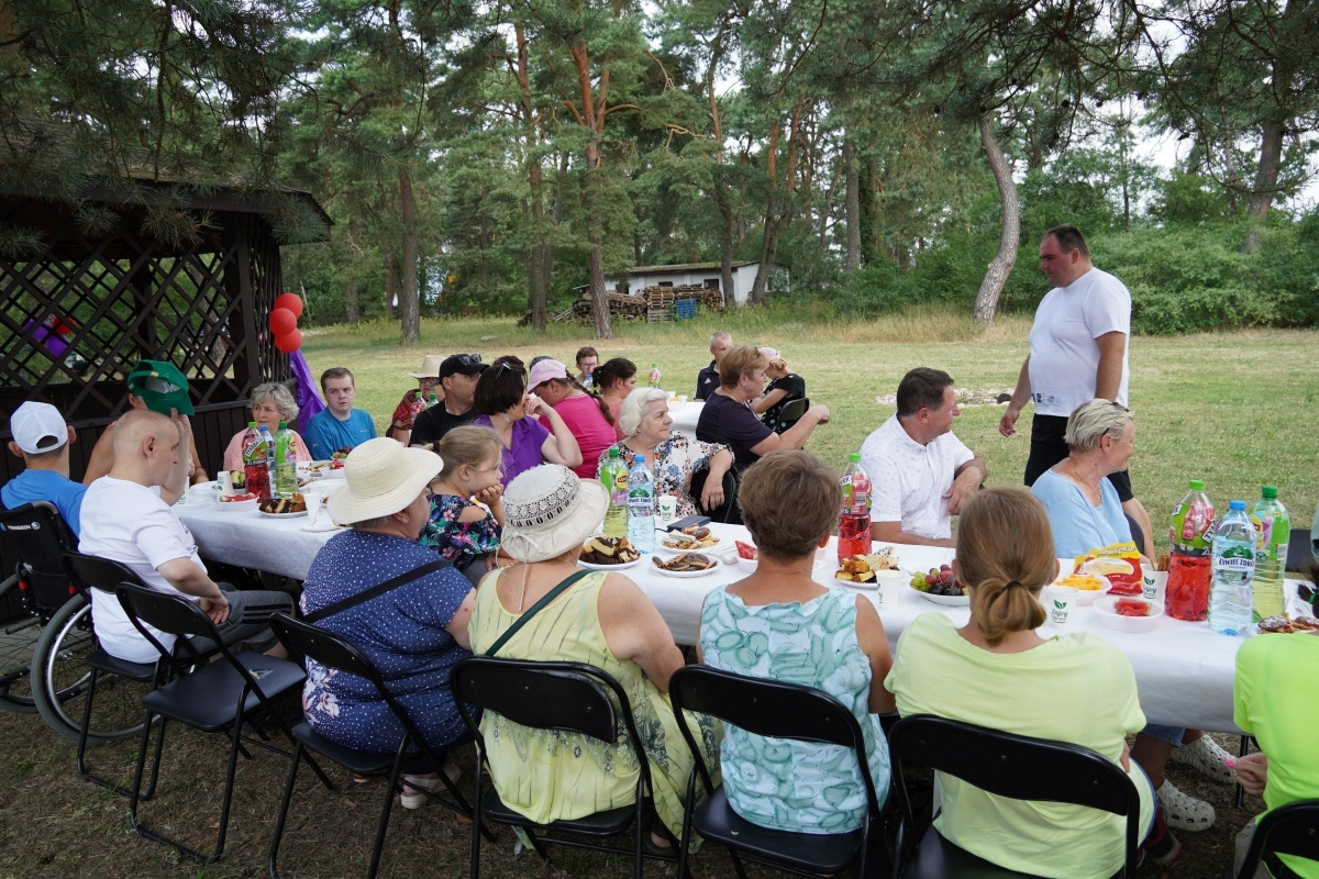 Dzień Rodziny w Środowiskowym Domu Samopomocy w Czarnowie [11.07.2024] - zdjęcie #46 - eOstroleka.pl