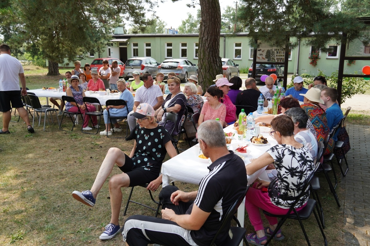 Dzień Rodziny w Środowiskowym Domu Samopomocy w Czarnowie [11.07.2024] - zdjęcie #35 - eOstroleka.pl