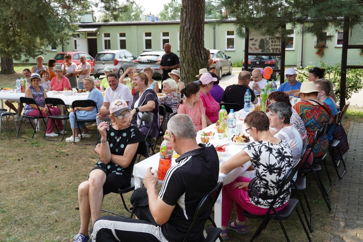 Dzień Rodziny w Środowiskowym Domu Samopomocy w Czarnowie [11.07.2024] - zdjęcie #31 - eOstroleka.pl