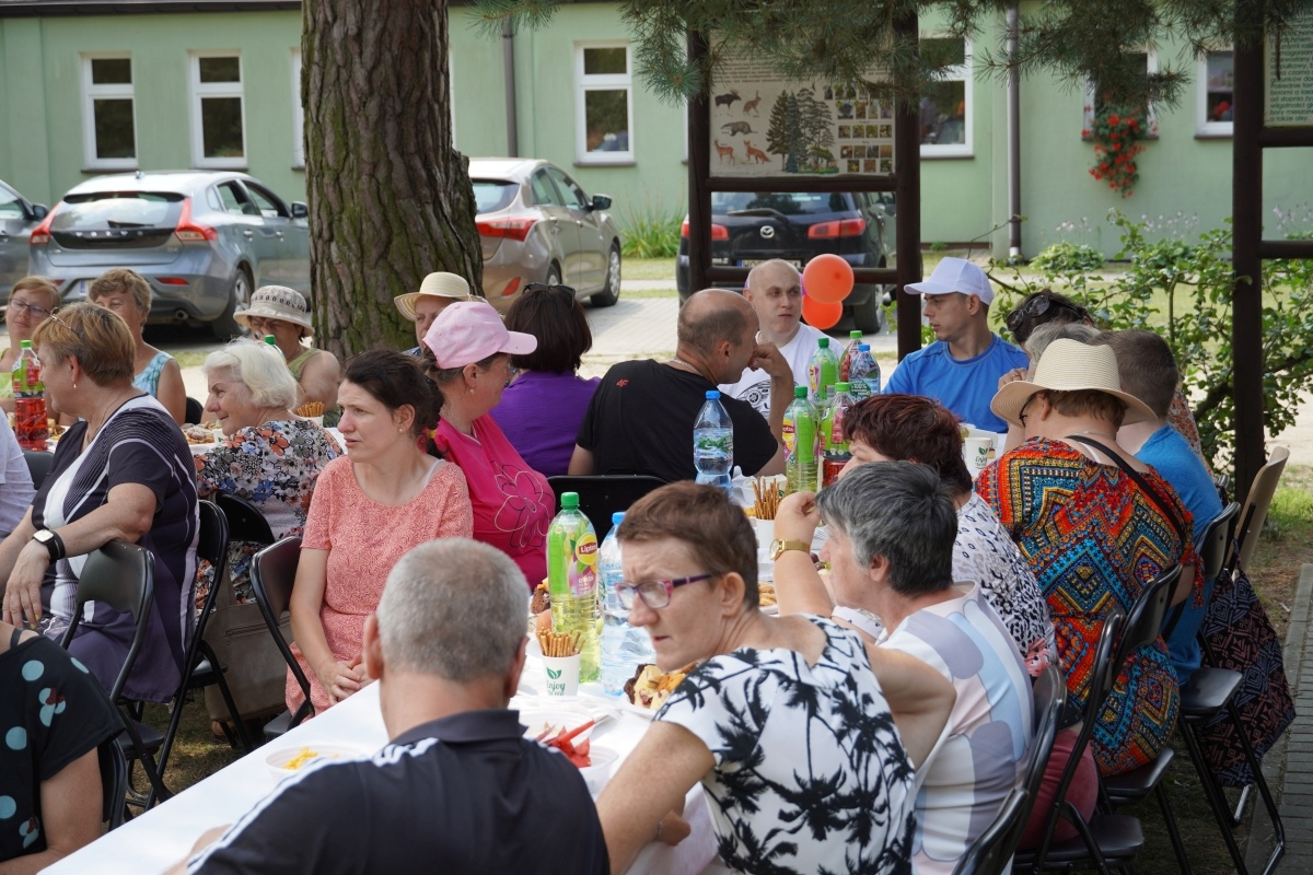 Dzień Rodziny w Środowiskowym Domu Samopomocy w Czarnowie [11.07.2024] - zdjęcie #28 - eOstroleka.pl