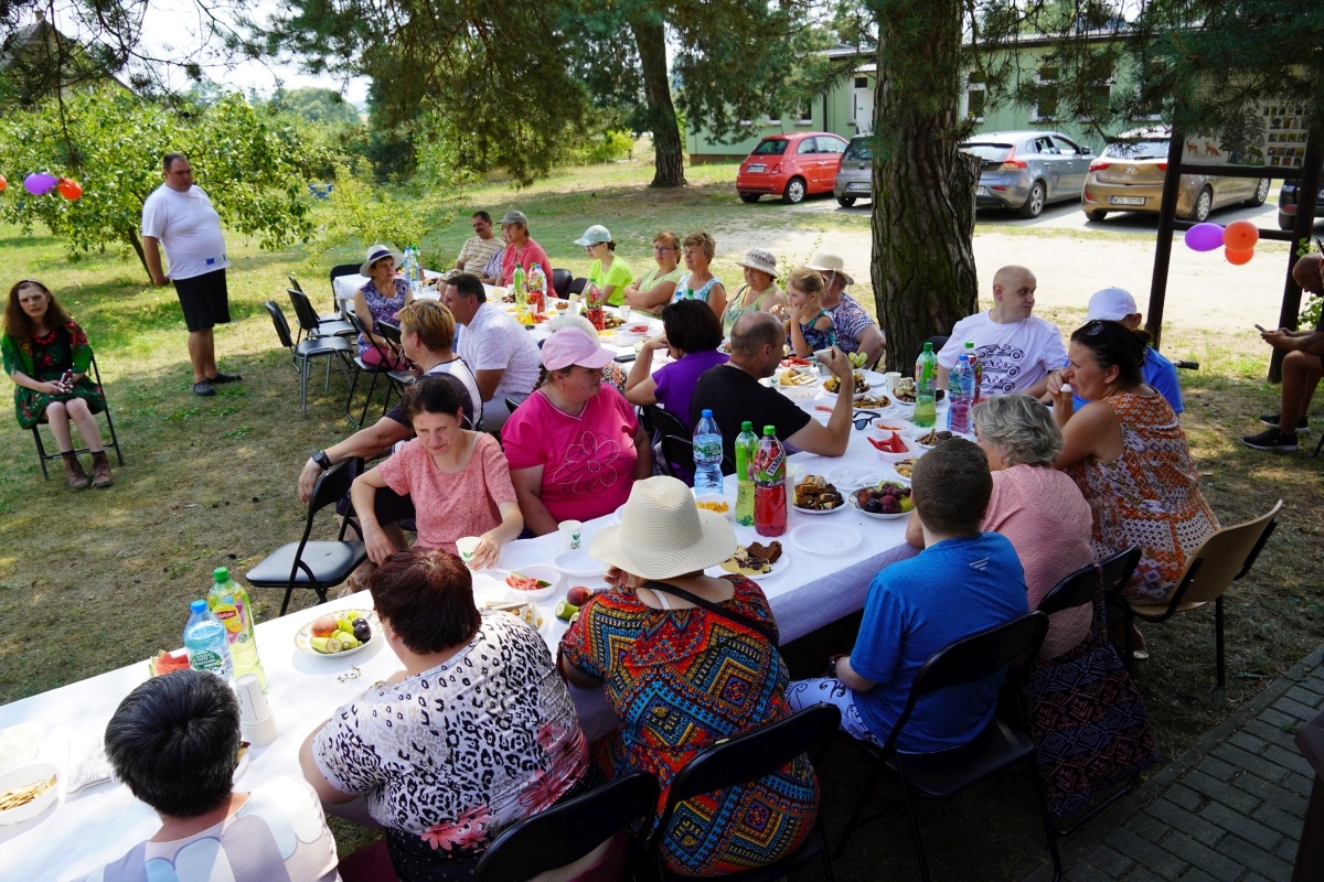Dzień Rodziny w Środowiskowym Domu Samopomocy w Czarnowie [11.07.2024] - zdjęcie #23 - eOstroleka.pl