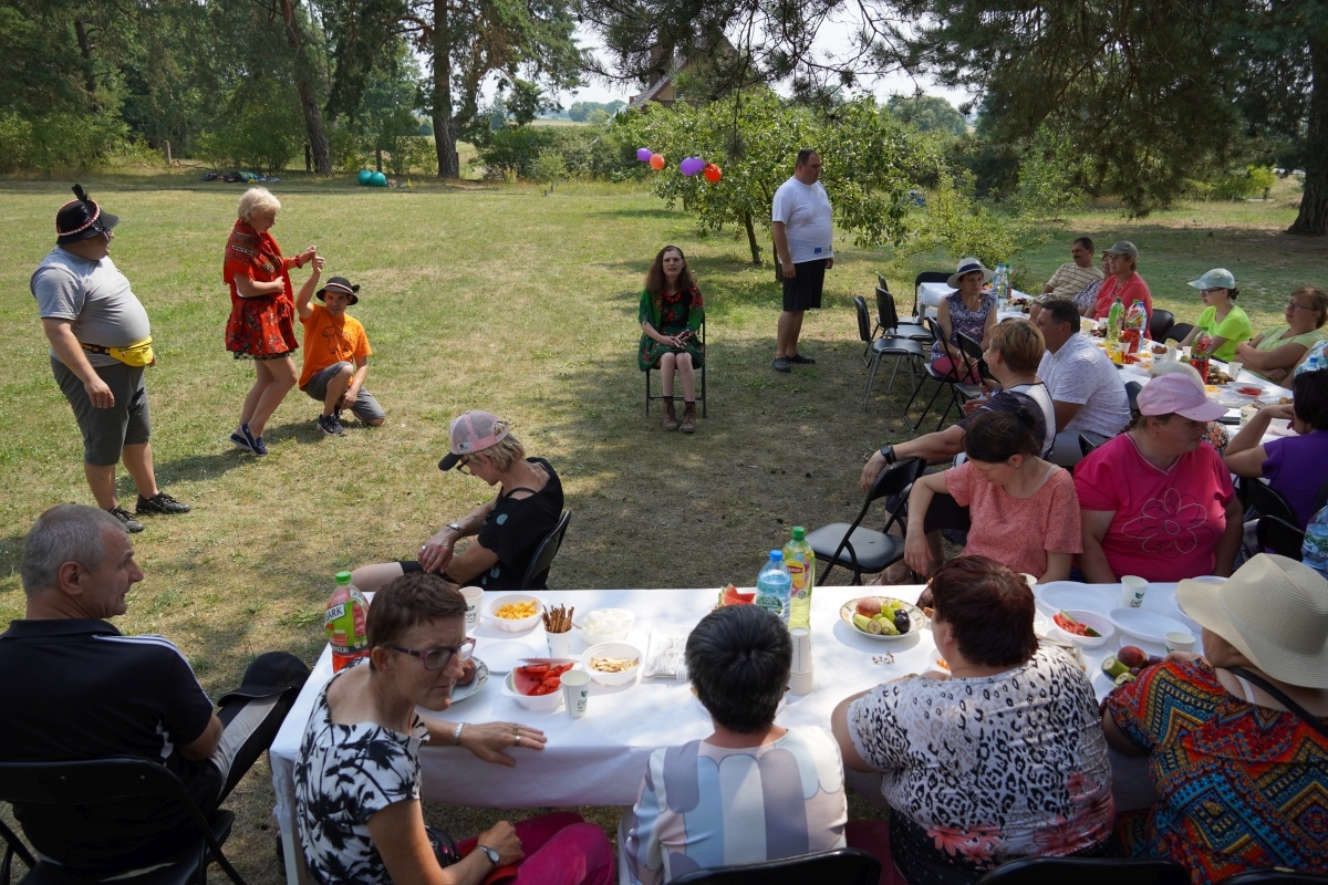Dzień Rodziny w Środowiskowym Domu Samopomocy w Czarnowie [11.07.2024] - zdjęcie #22 - eOstroleka.pl