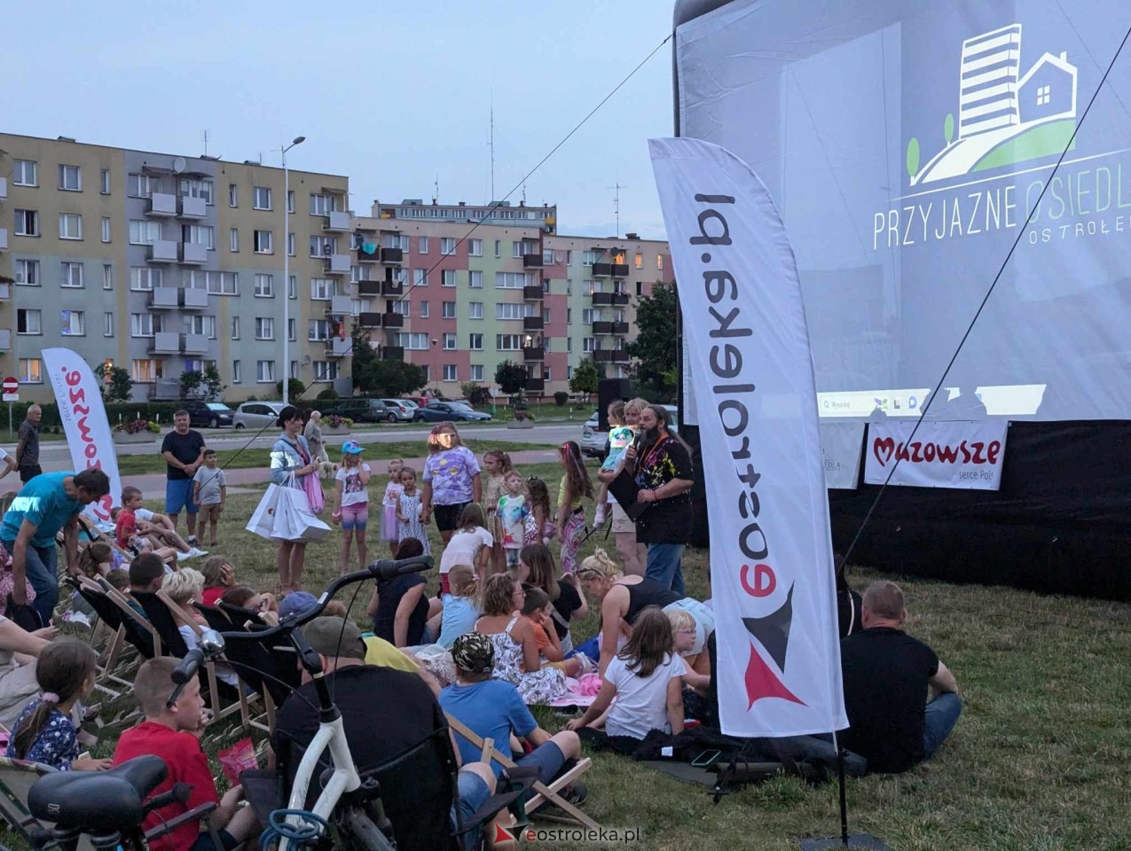 Kino plenerowe przy Galerii Bursztynowej [12.07.2024] - zdjęcie #45 - eOstroleka.pl