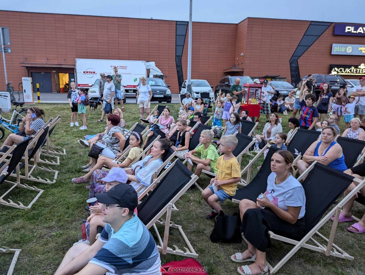 Kino plenerowe przy Galerii Bursztynowej [12.07.2024] - zdjęcie #42 - eOstroleka.pl