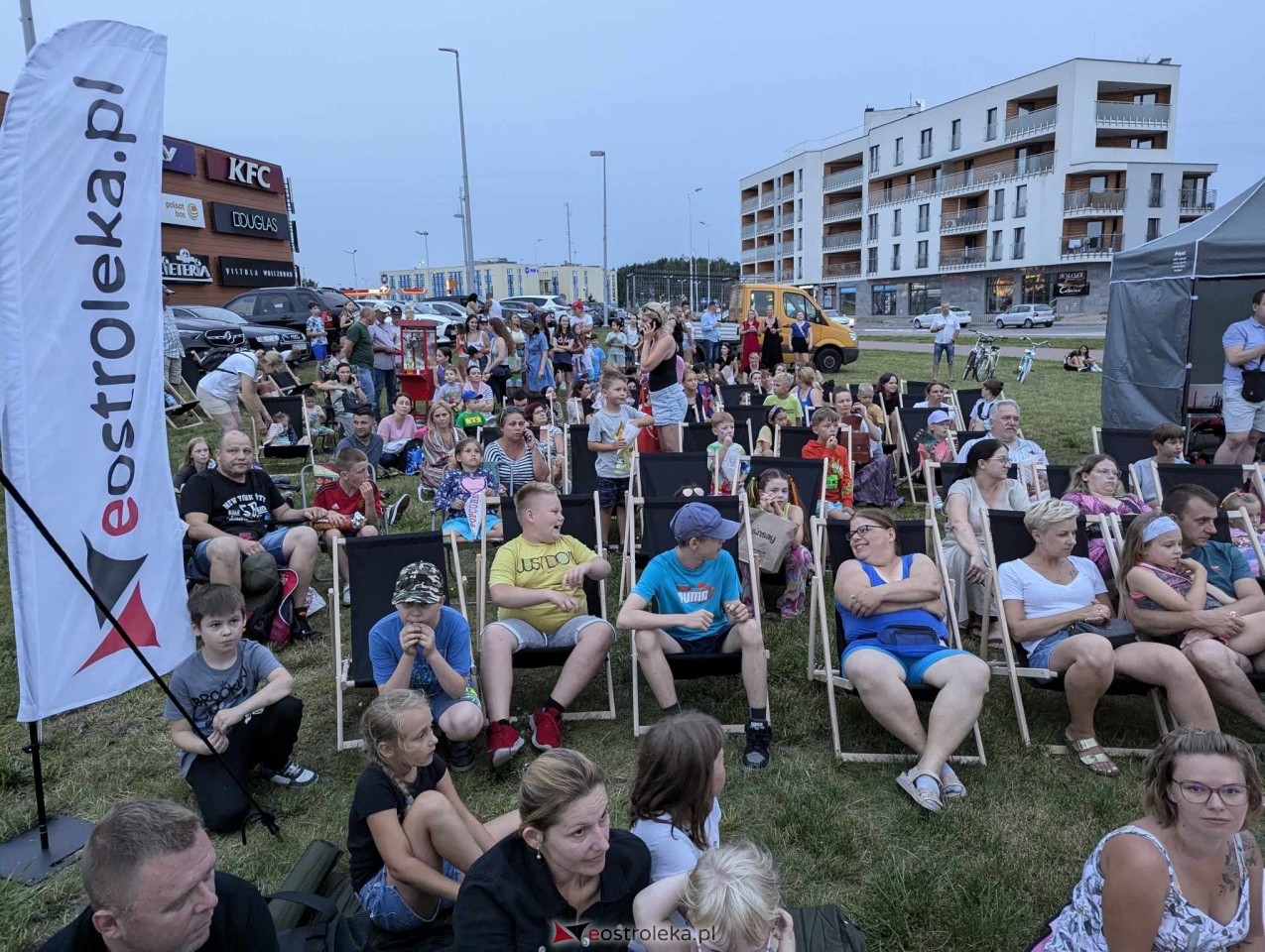 Kino plenerowe przy Galerii Bursztynowej [12.07.2024] - zdjęcie #40 - eOstroleka.pl