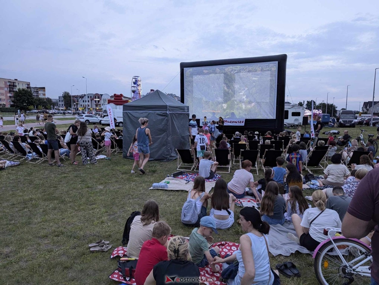 Kino plenerowe przy Galerii Bursztynowej [12.07.2024] - zdjęcie #37 - eOstroleka.pl