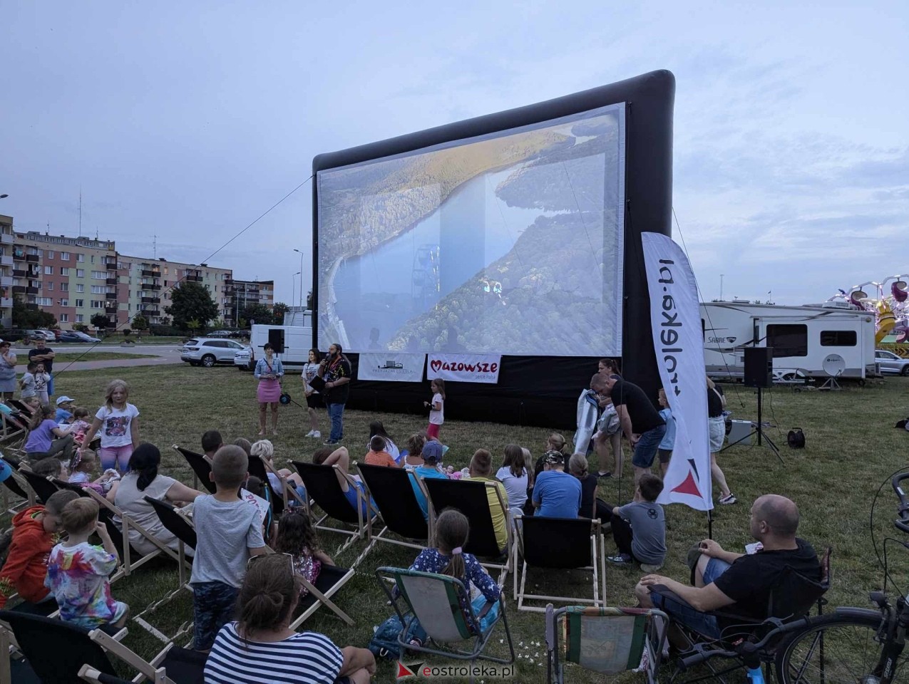 Kino plenerowe przy Galerii Bursztynowej [12.07.2024] - zdjęcie #35 - eOstroleka.pl