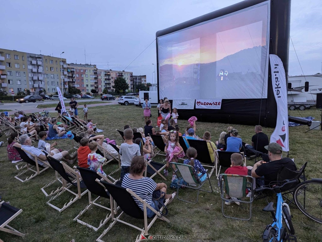 Kino plenerowe przy Galerii Bursztynowej [12.07.2024] - zdjęcie #34 - eOstroleka.pl